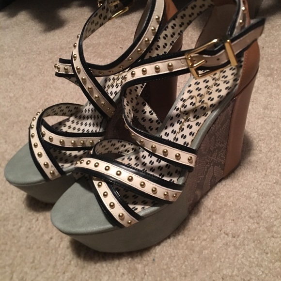 Jessica Simpson snakeskin wedges - Picture 2 of 2